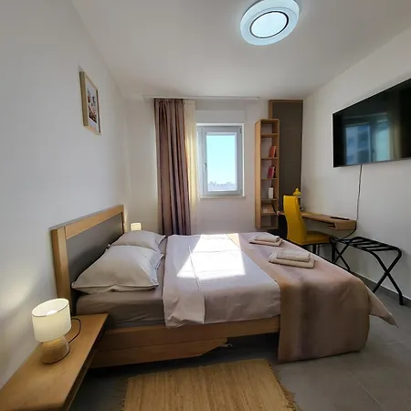 Arbamore 2br With Sea View And Balcony 아파트 리예카
